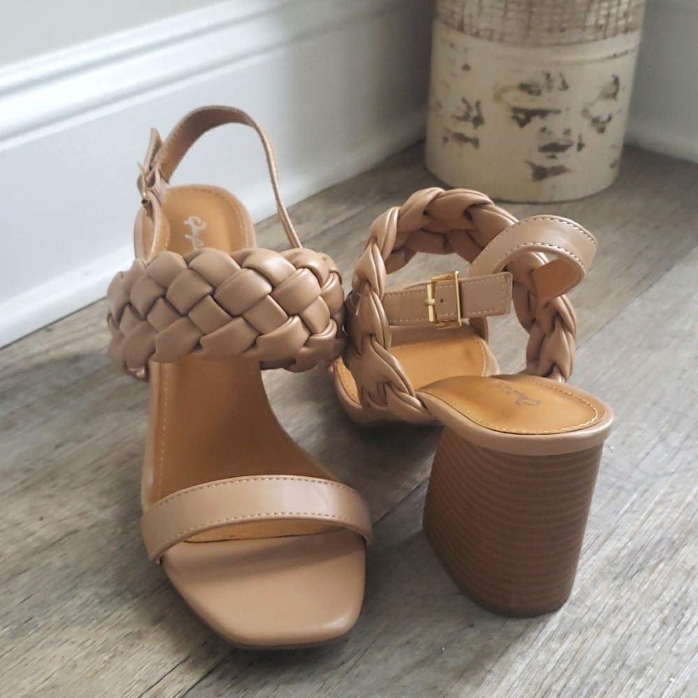 Qupid Sandals - Picture 3 of 9